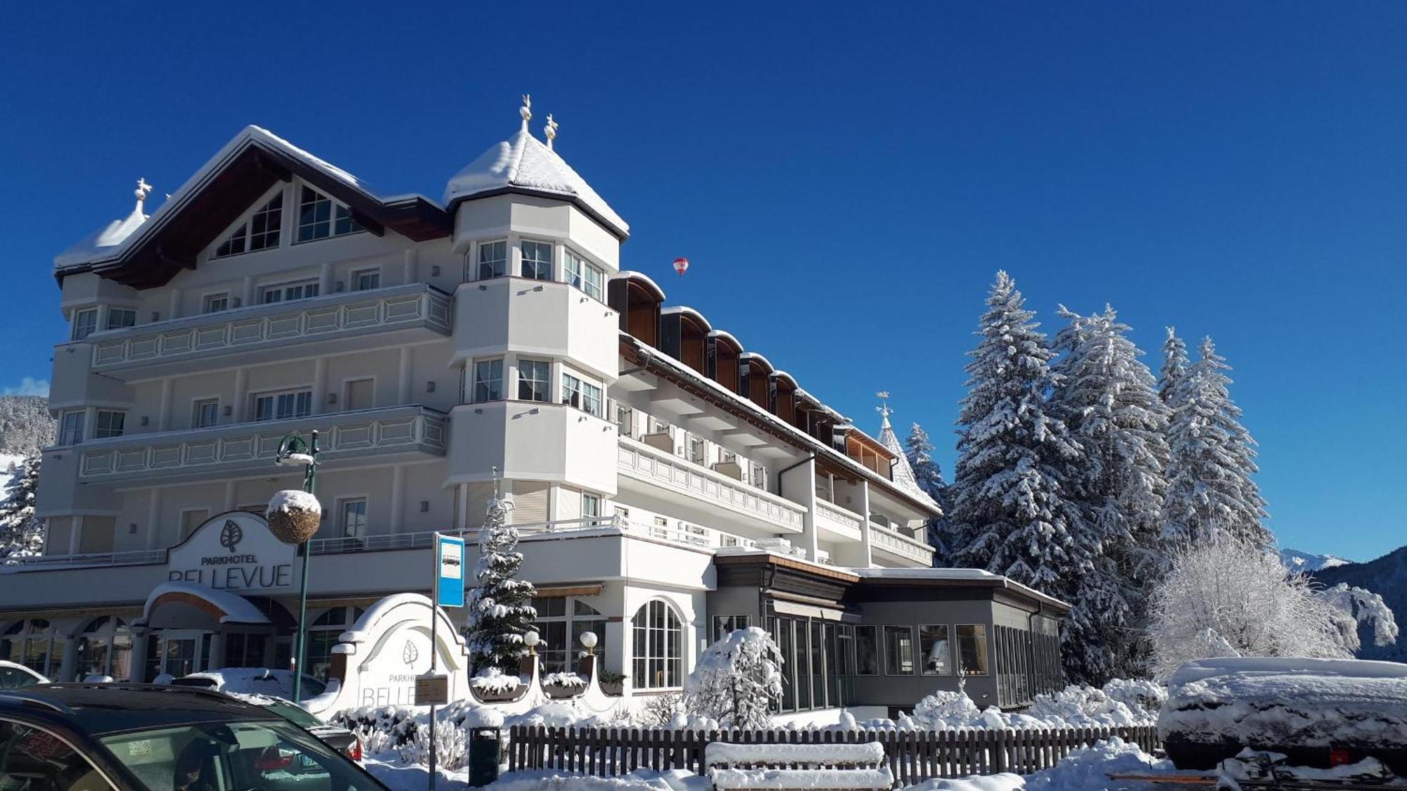 Park Hotel Bellevue Dobbiaco Bagian luar foto